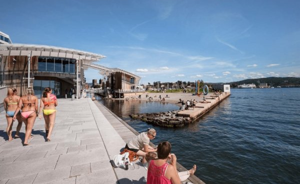 Kıştan bunalan İskandinavların deniz keyfi