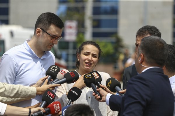 Saldırıya uğrayan hamile kadın tahliye kararıyla yıkıldı