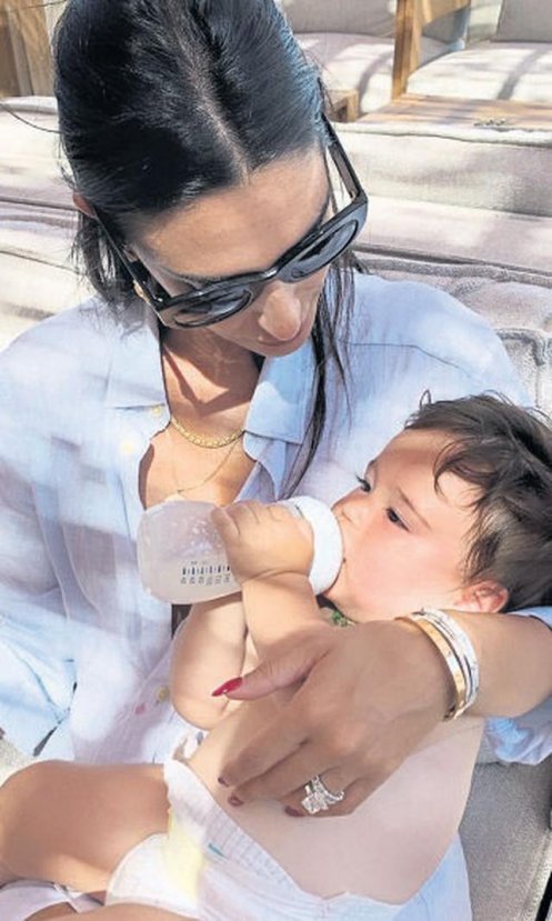 Aslıhan Doğan kolunda servet taşıyor