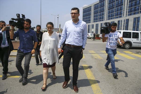 Saldırıya uğrayan hamile kadın tahliye kararıyla yıkıldı