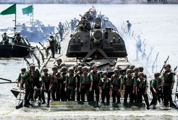 İran ile Rusya'dan Hürmüz'de ortak tatbikat