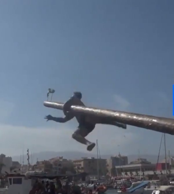 İspanya'nın geleneksel yağlı direk yarışı