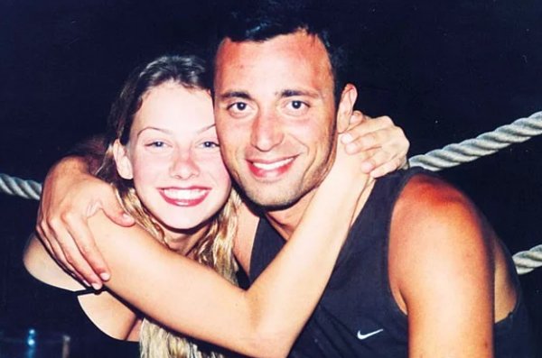 Tuba Ünsal eski aşkı Sandal'ı dinlemeye gitti