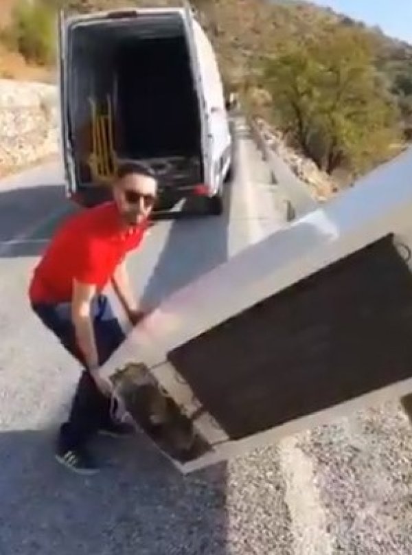 İspanya polisinden geri dönüşüm cezası