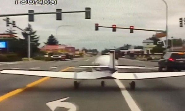 ABD'de arızalanan uçak trafiğe karıştı