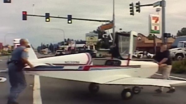 ABD'de arızalanan uçak trafiğe karıştı