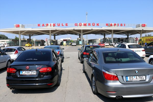 Gurbetçiler Türkiye'den ayrılıyor