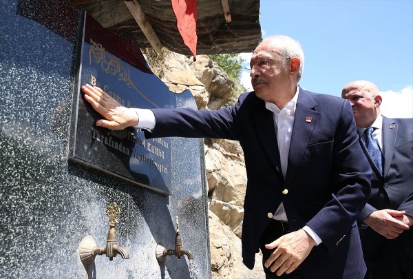 Kemal Kılıçdaroğlu saldırıya uğradığı yere gitti