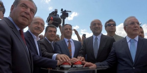 Siyasetin butona basma ya da basamama durumları