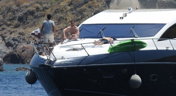 Kerem Bürsin'in omurgası kırıldı