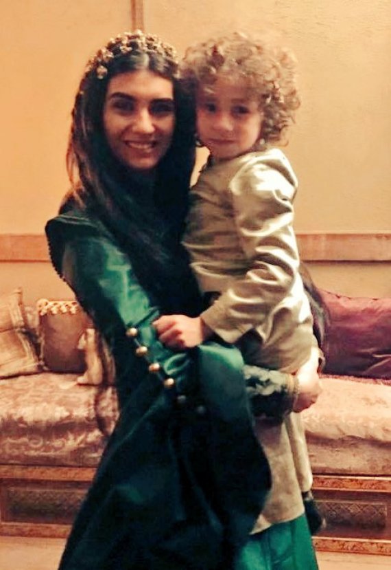 Tuba Büyüküstün'ün setten ilk görüntüsü