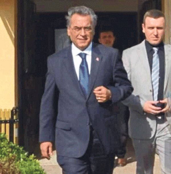 Belediye başkanı özel şoförünü başkan yardımcısı yaptı