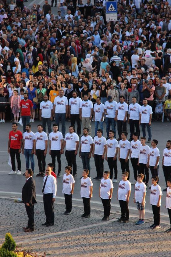 Sivaslılar, Gardaşlık Festivali'nde halaya durdu