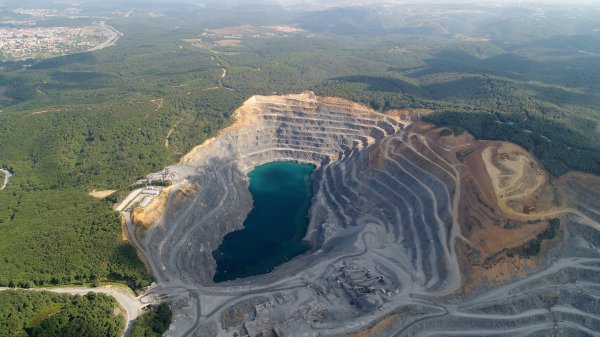 İstanbul'a taş ocaklarının verdiği zarar uydudan görüldü