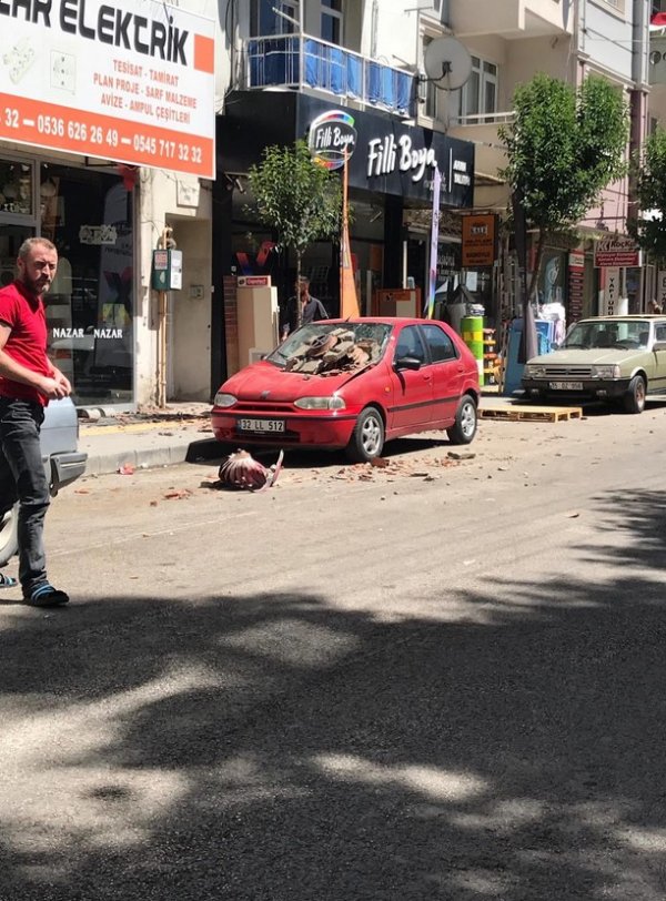 Denizli'deki depremden ilk görüntüler