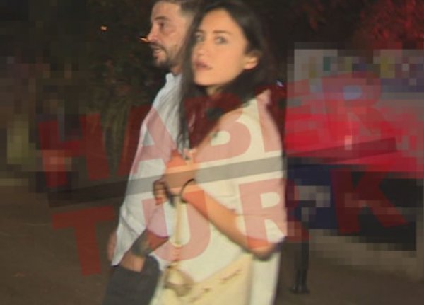 Ahmet Kural sevgilisiyle birlikte görüntülendi