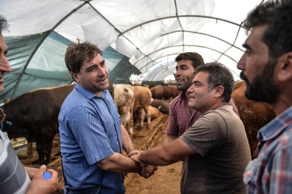 d Hayvan pazarında arife günü hareketliliği