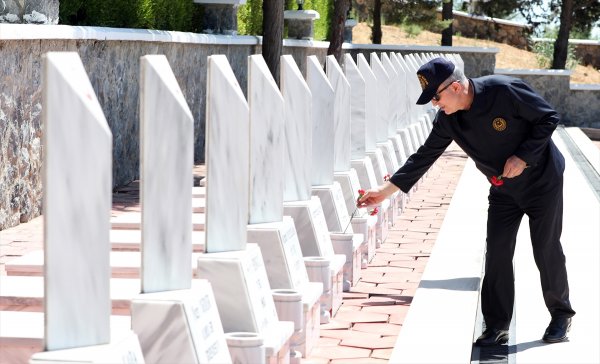 a Hulusi Akar KKTC'de: Komşularımız aklını başına alsın