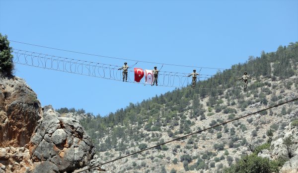 a Komuta kademesi Kıbrıs'taki birlikleri denetledi