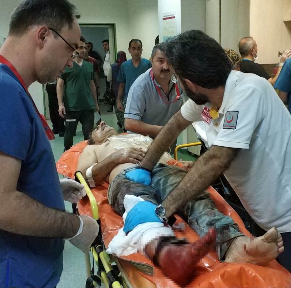 i Acemi kasaplar yine kendilerini kesti