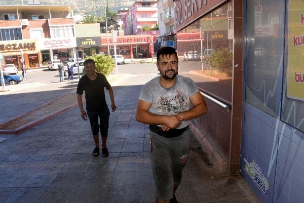 d Acemi kasaplar yine kendilerini kesti