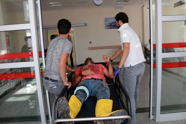 i Acemi kasaplar yine kendilerini kesti