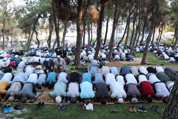 Deprem olan Denizli'de Kurban Bayramı sabahı