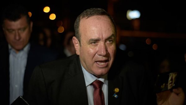a Guatemala yeni devlet başkanını seçti