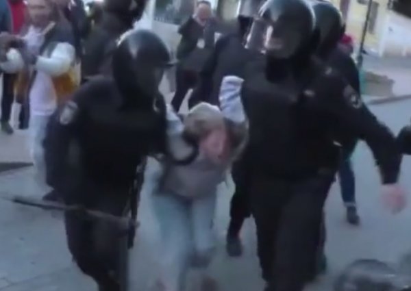 Rusya'da polis şiddeti kamerada