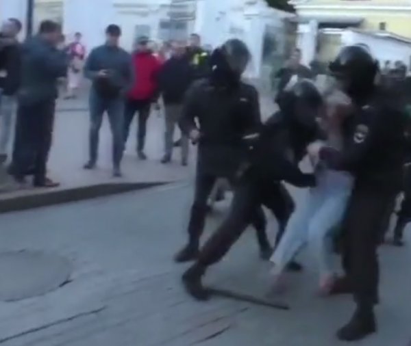 Rusya'da polis şiddeti kamerada