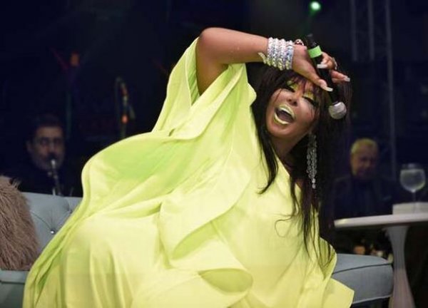 Bülent Ersoy Hadise'yi övdü