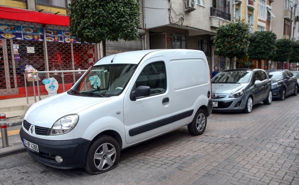 Güngören'de park halindeki 10 aracın lastiği patlatıldı