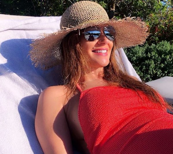 Tülin Şahin'den annelik pozu