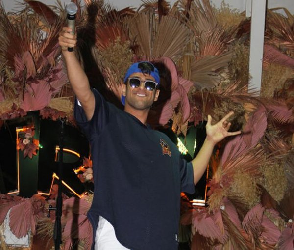 Reynmen ilk konserini verdi