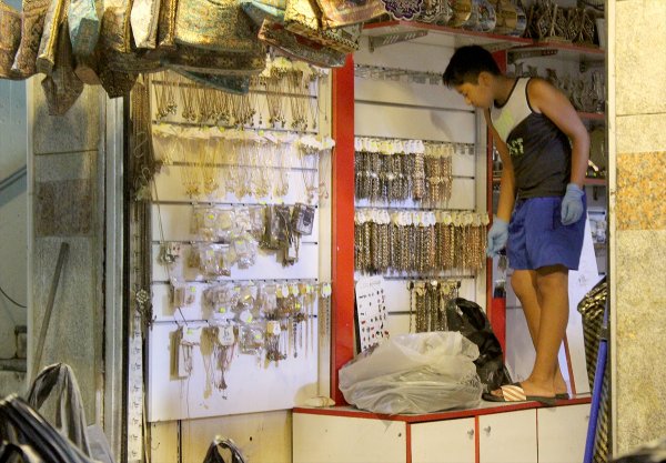 Eminönü esnafı zararın karşılanmasını bekliyor