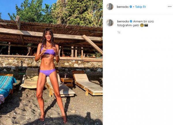 Berrak Tüzünataç annesine poz verdi