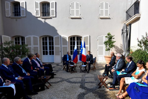 r Fransa'da Macron ile Putin görüşmesi