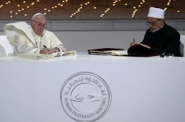 Katoliklerle Araplar arasındaki ilişki büyüyor