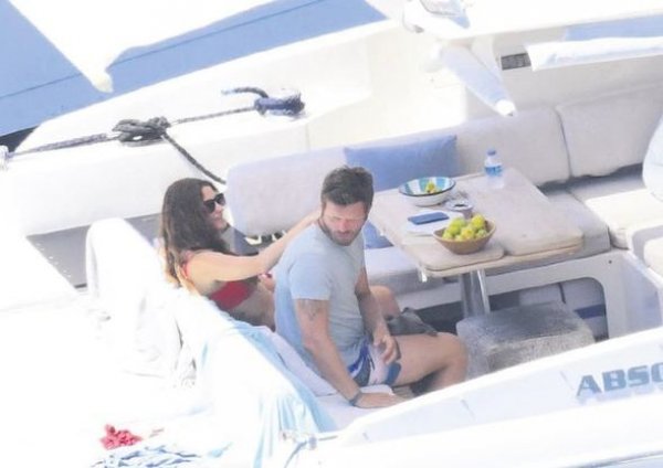 Kıvanç Tatlıtuğ'un tekne keyfi