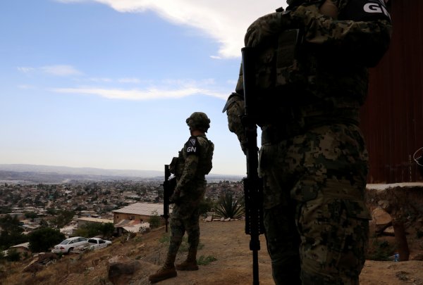 r ABD'de yasa dışı göçmenler süresiz gözaltında olacak