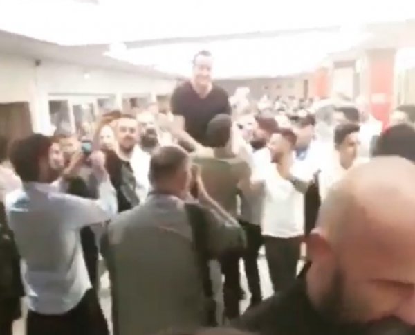 Acun Ilıcalı'ya memleketinde sevgi gösterisi