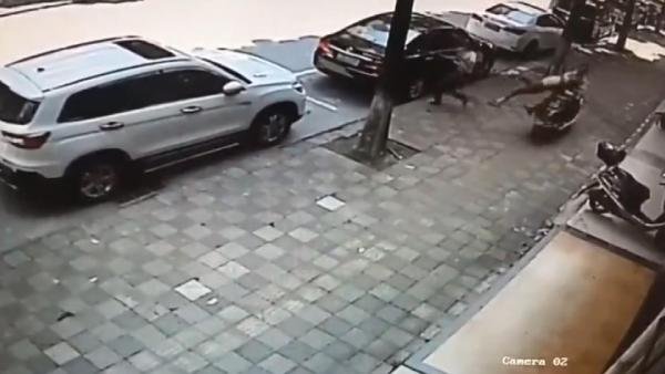 i Boşanmak istemeyen Çinli eş dehşet saçtı