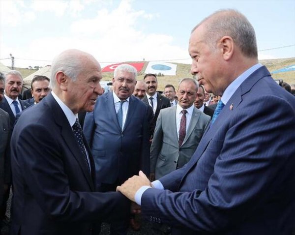 Parti liderleri bir araya geldi