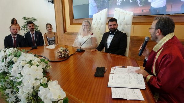 i Nikaha bisikletle gidip farkındalık yarattılar