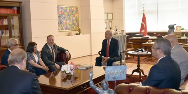 Parti liderleri bir araya geldi