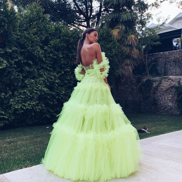 Bensu Soral'ın düğün kıyafeti