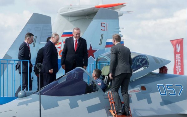 Cumhurbaşkanı Erdoğan, SU-57'yi inceledi