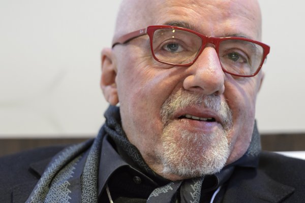 i Ünlü yazar Coelho, Fransa’dan özür diledi