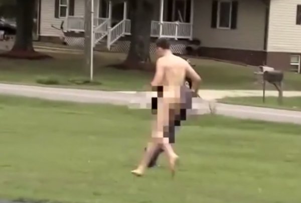 ABD'de çıplak cinayet zanlısı polise zor anlar yaşattı