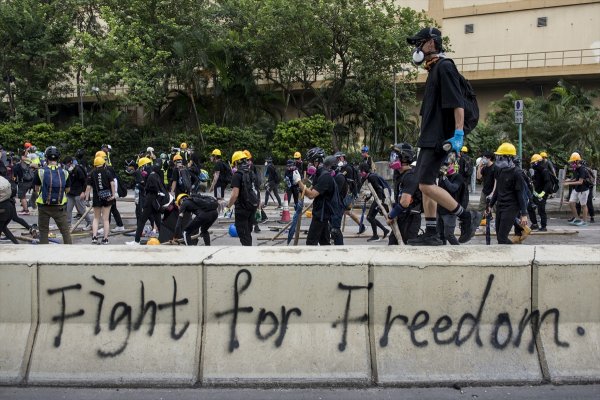 a Çin askerleri Hong Kong'da